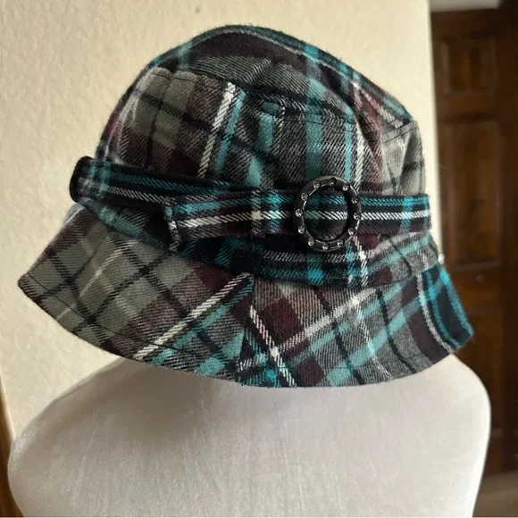 D&Y Women One Size Fits Most Plaid Bucket Hat with Embellished Buckle Accent - Picture 2 of 7